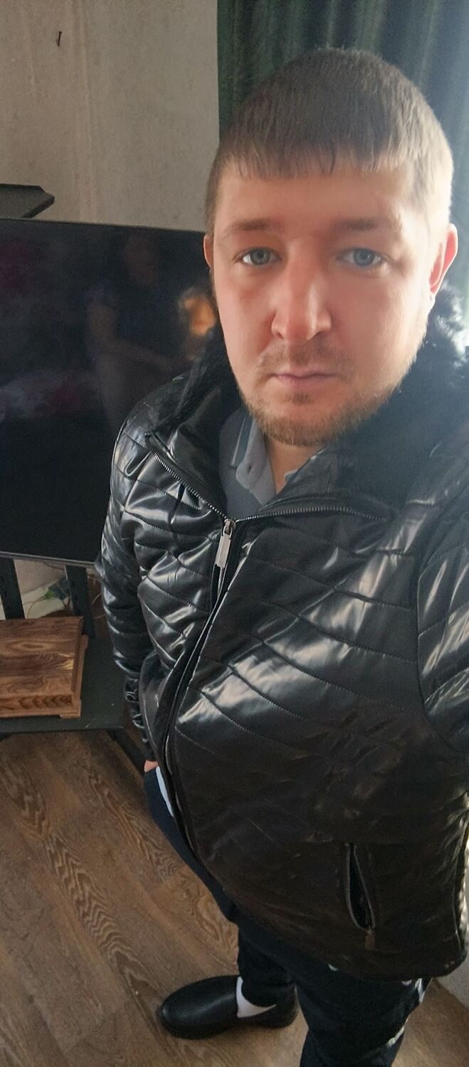  54176191  Alexander, 33 ,    