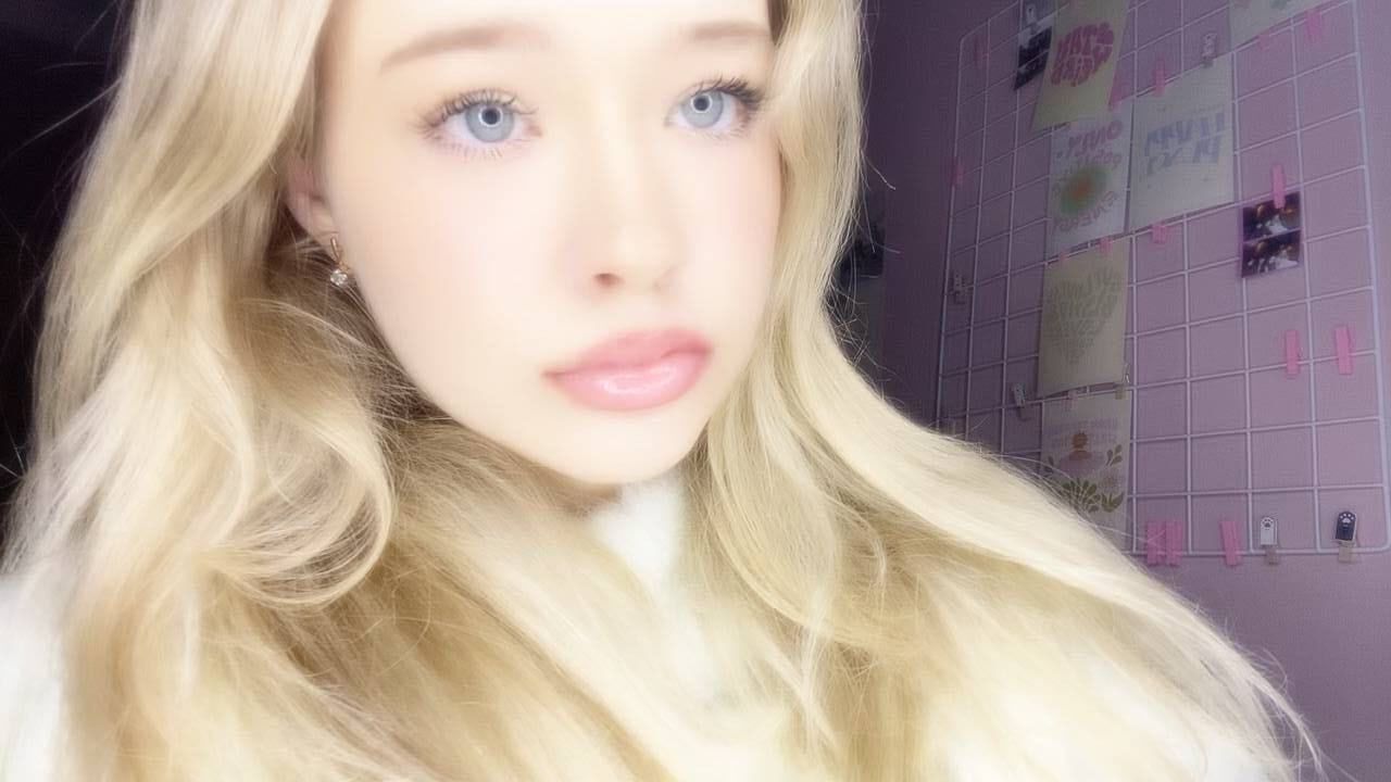 ,   Nika, 18 ,   