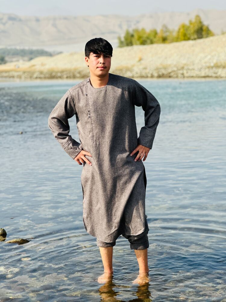 ���� 55027011 ������� Badakhshi, 26 ���, ���� ���������� � Palais-Bourbon