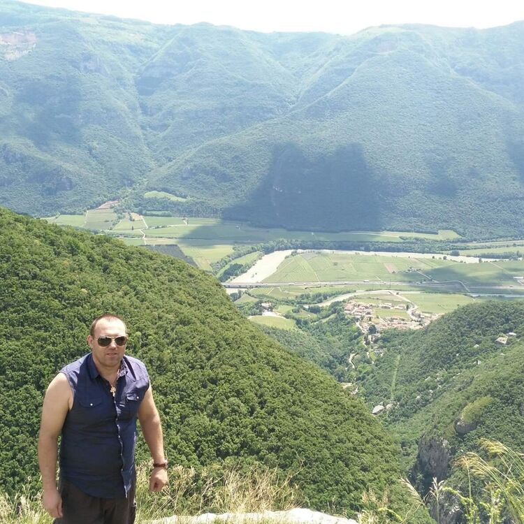  ,   Vito, 32 ,   ,   
