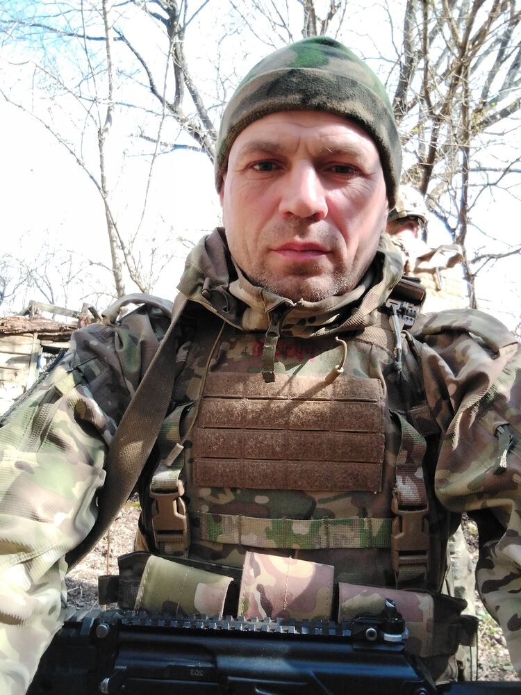  53111371  Pavel, 47 ,     