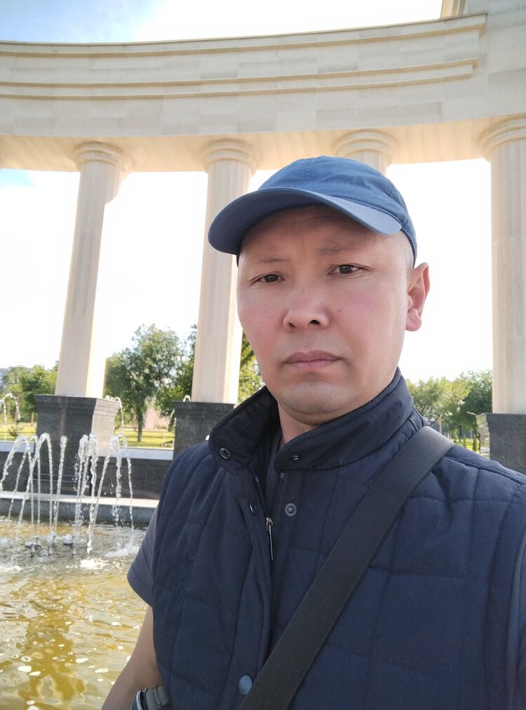  43428251  Ruslan, 43 ,    