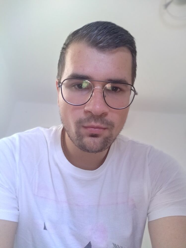  20926591  Evgeni, 29 ,    King George