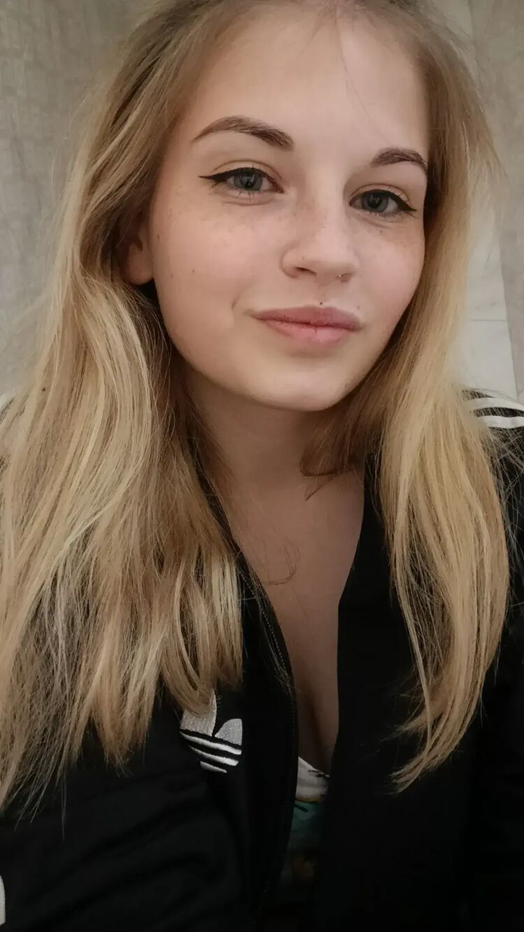  ,   Valeria, 22 ,   c 