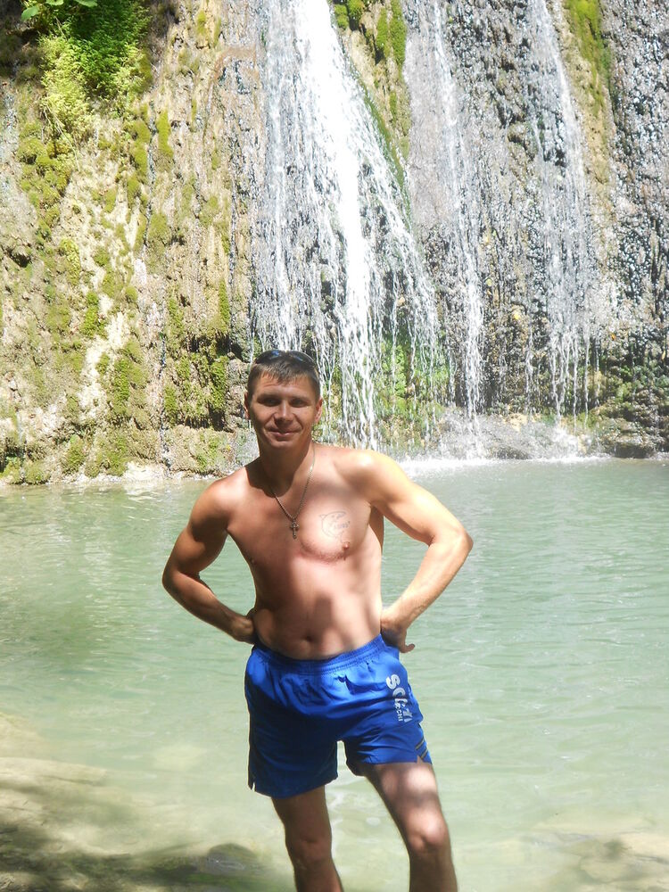  10041891  Valerii, 47 ,    