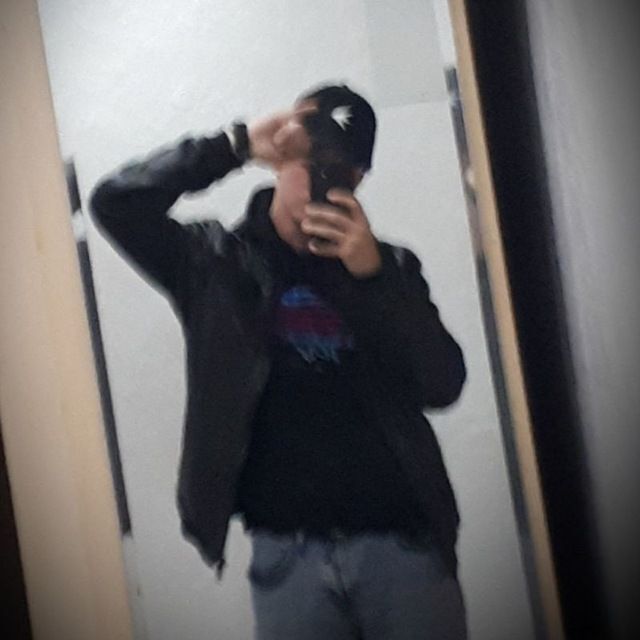  44045961  Alex, 25 ,    --