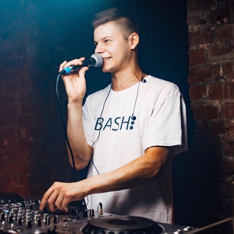  27280701  Ilya, 28 ,    