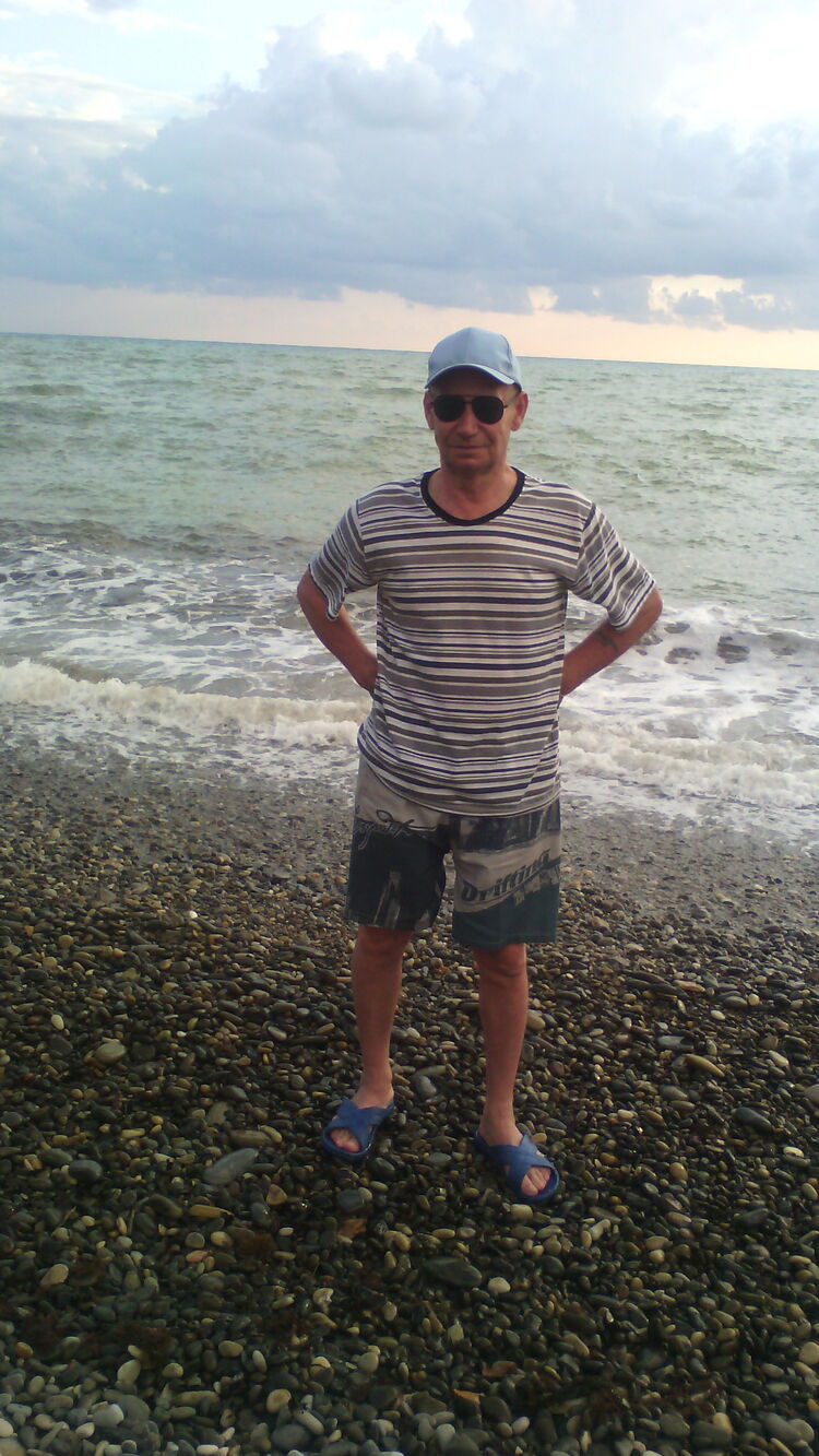  41006231  Alex, 70 ,    