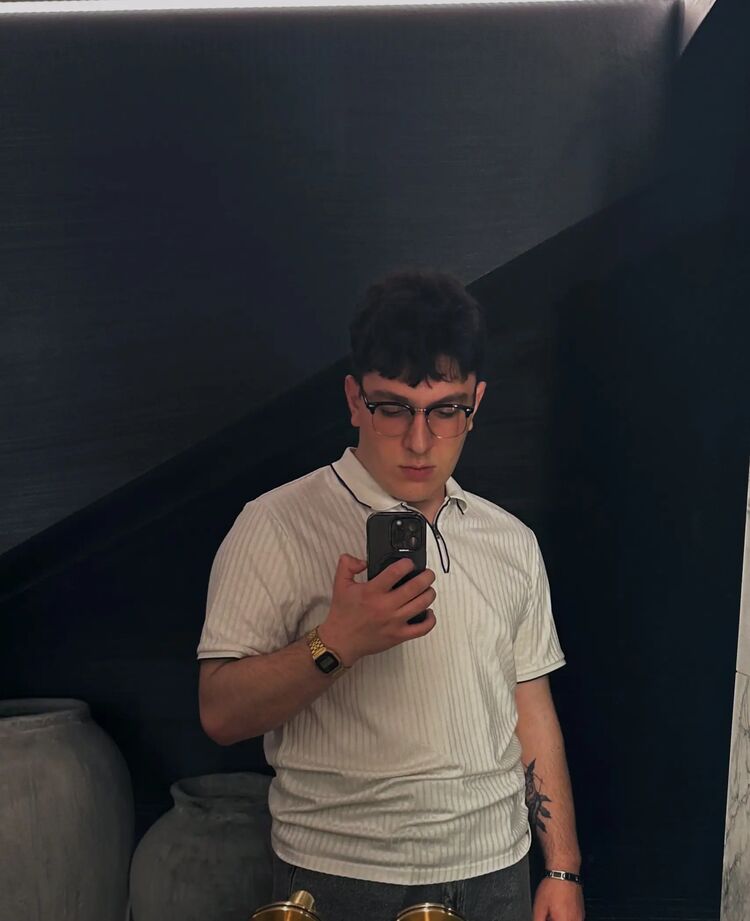  52750311  , 24 ,    