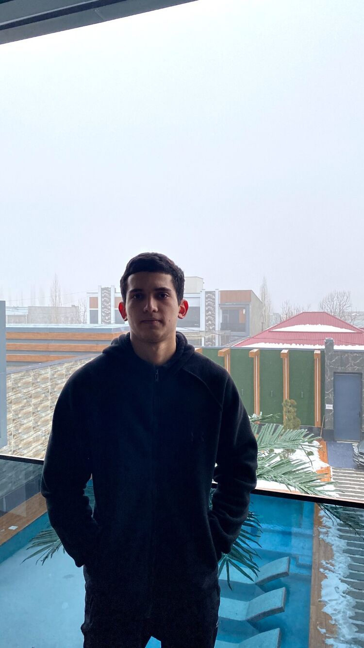  53886871  Mustafo, 18 ,    