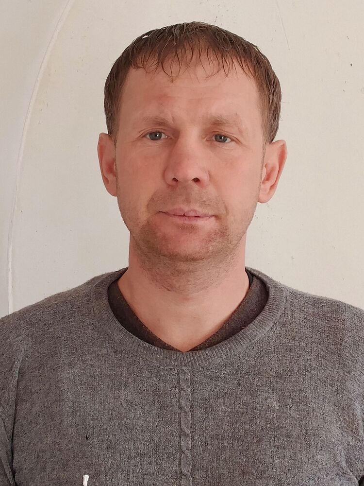  ,   Viktor, 36 ,   ,   