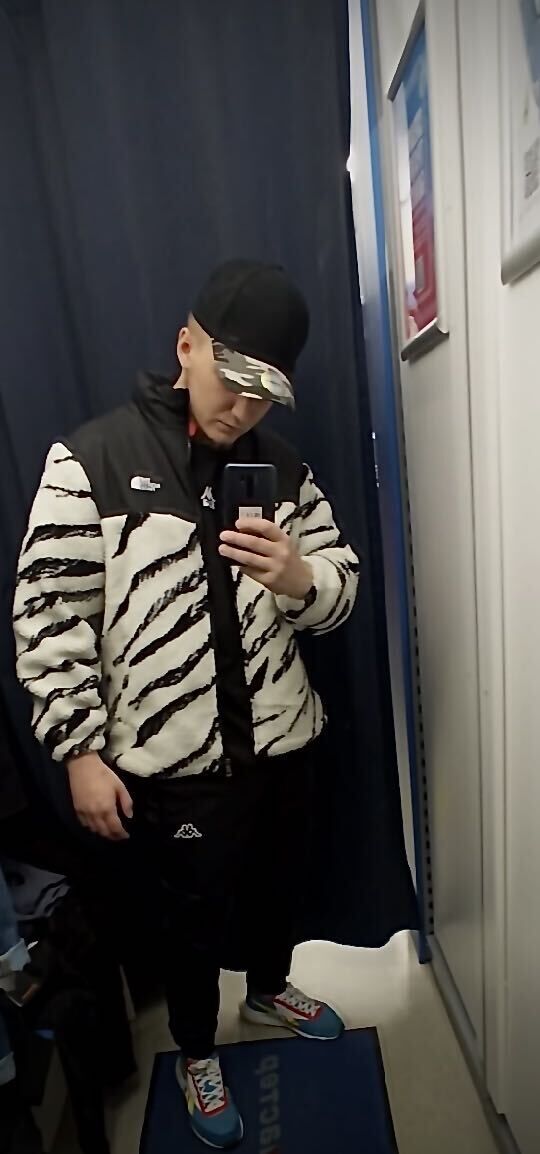  46209601  Nikolai, 24 ,    