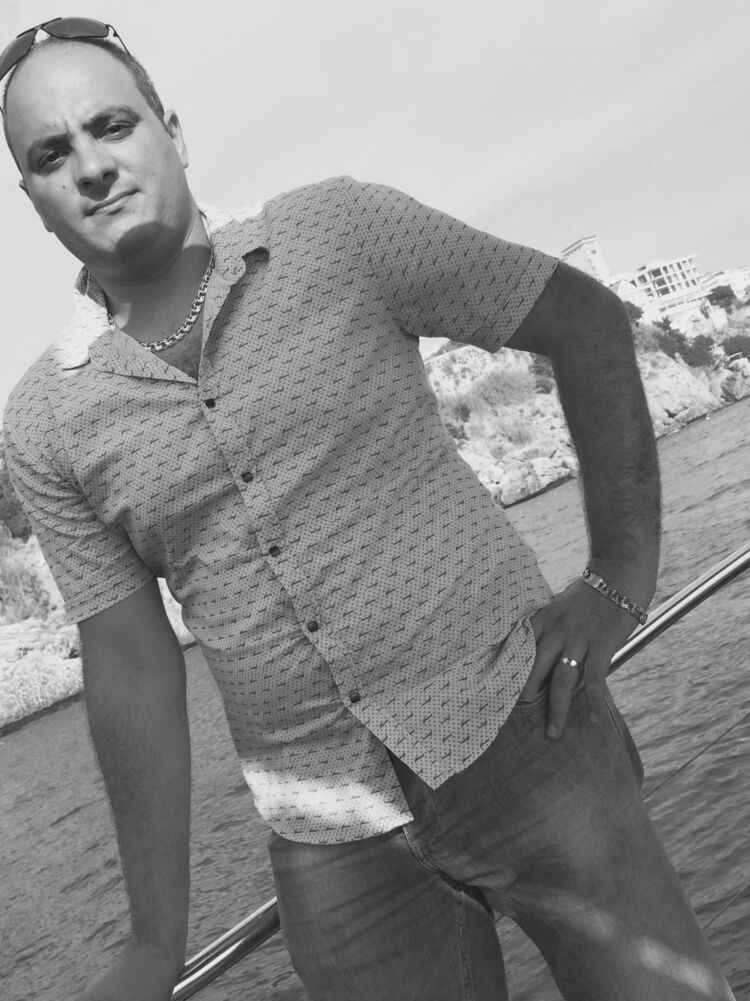  39561131  Rasim, 37 ,    
