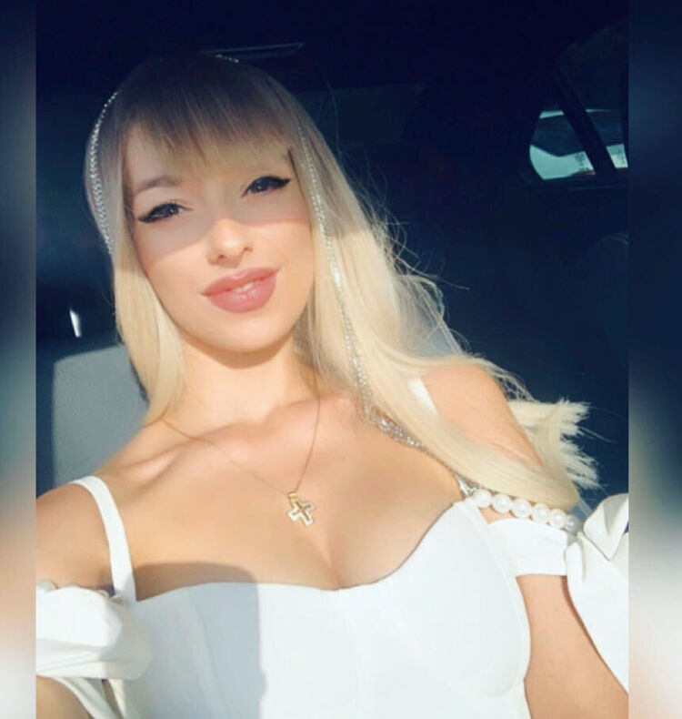  ,   Angelina, 32 ,   c , 