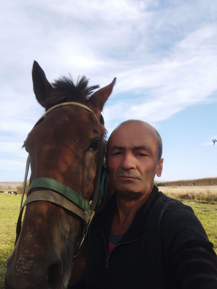  47154931  Bakhtiyr, 55 ,    
