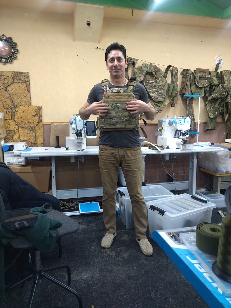  48921971  Tekin, 48 ,    