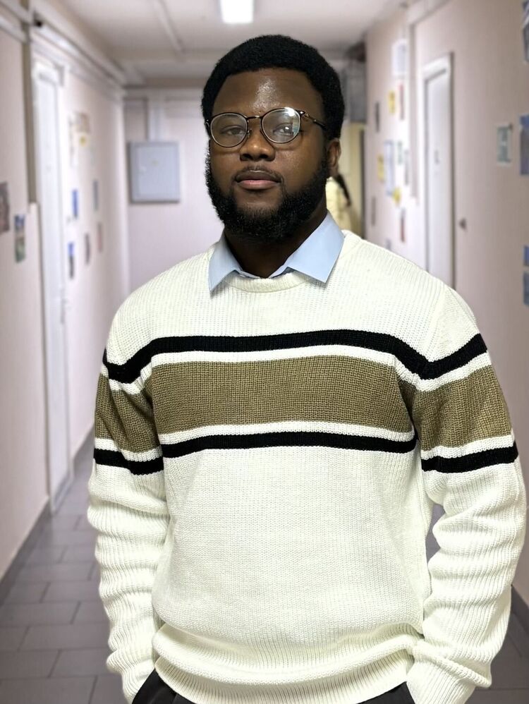  52132511  Hermann, 27 ,    