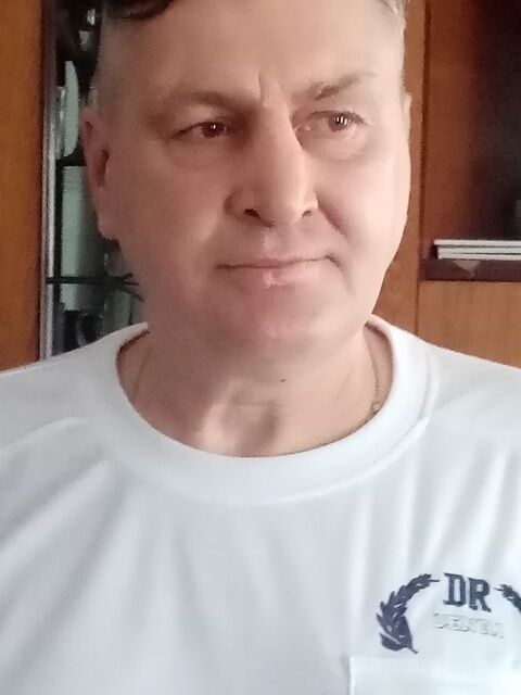  48389871  Lewa, 51 ,    