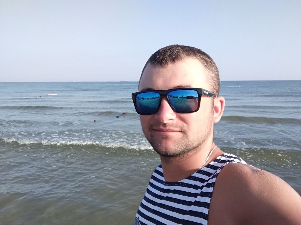  54065501  Roman, 34 ,    