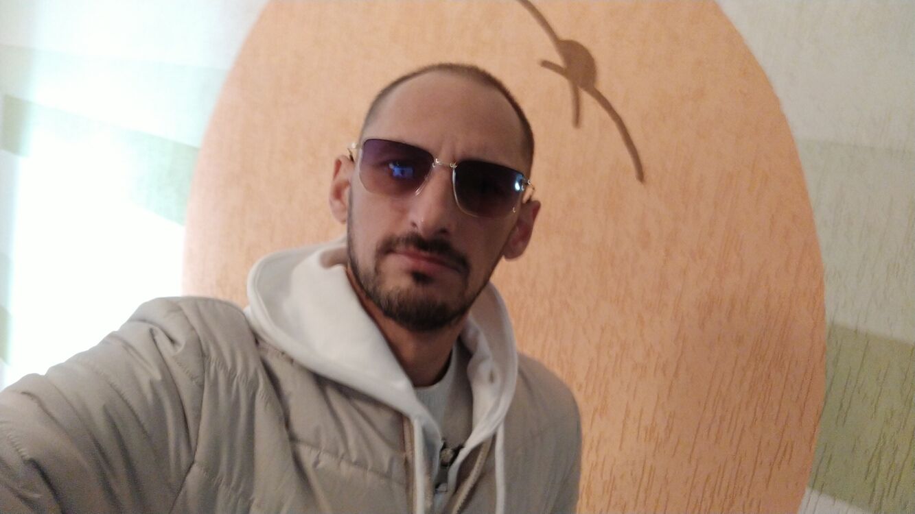  46906481  Artem, 41 ,    