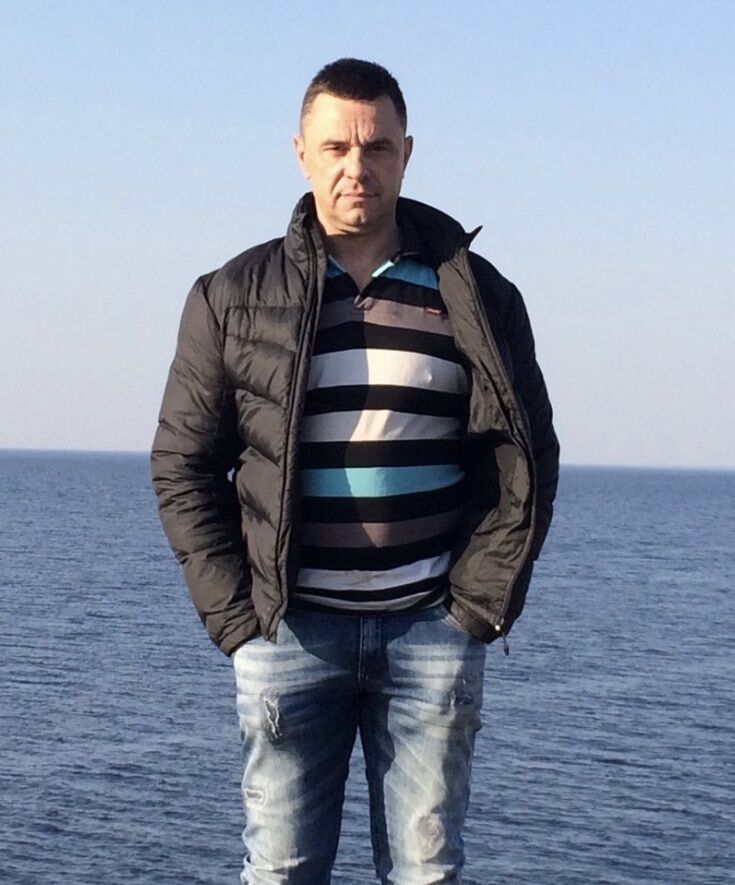  34111651  Slavik, 47 ,    