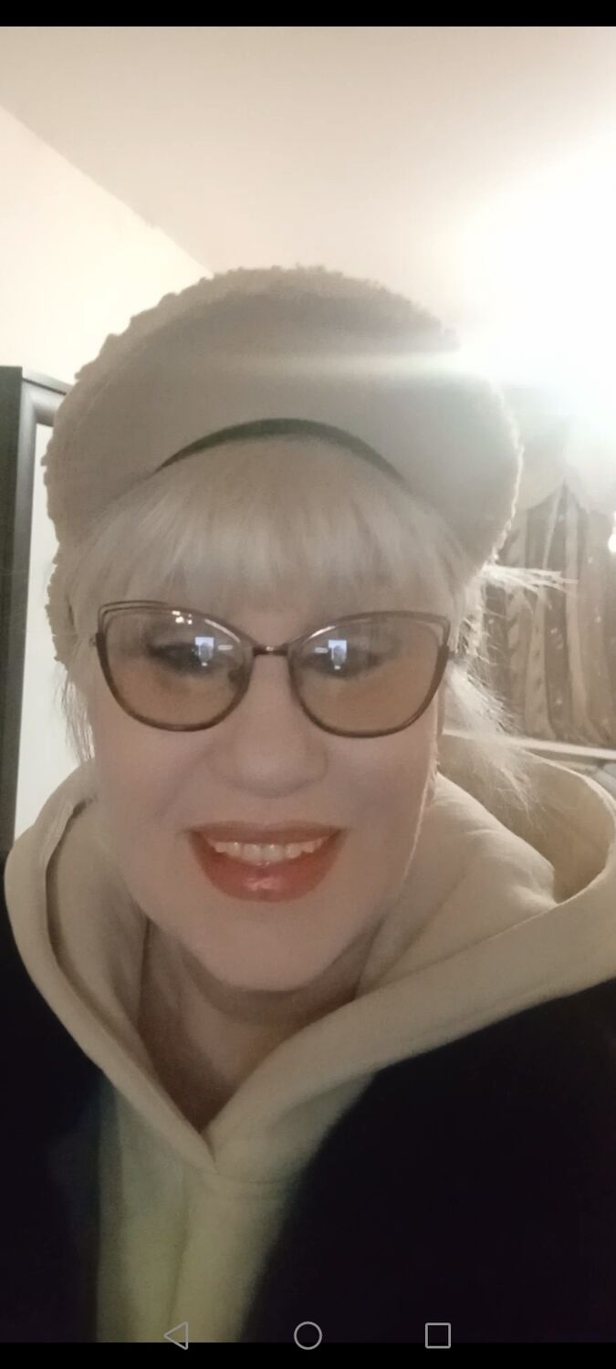  48433821  Tina, 61 ,    