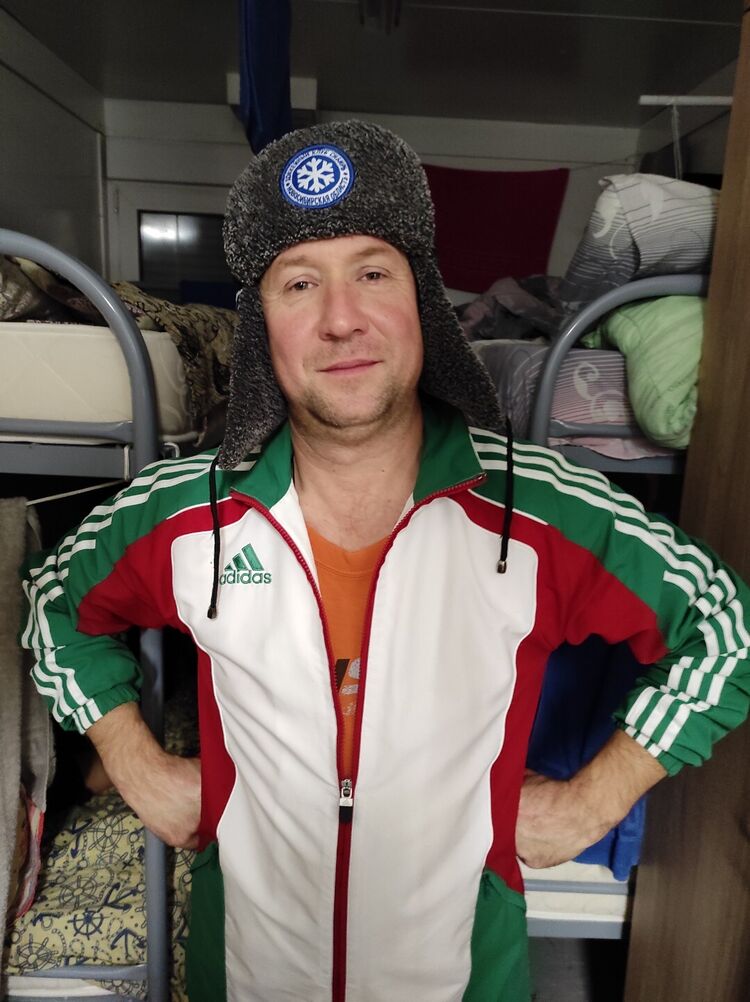  31681711  Mixalych, 49 ,    