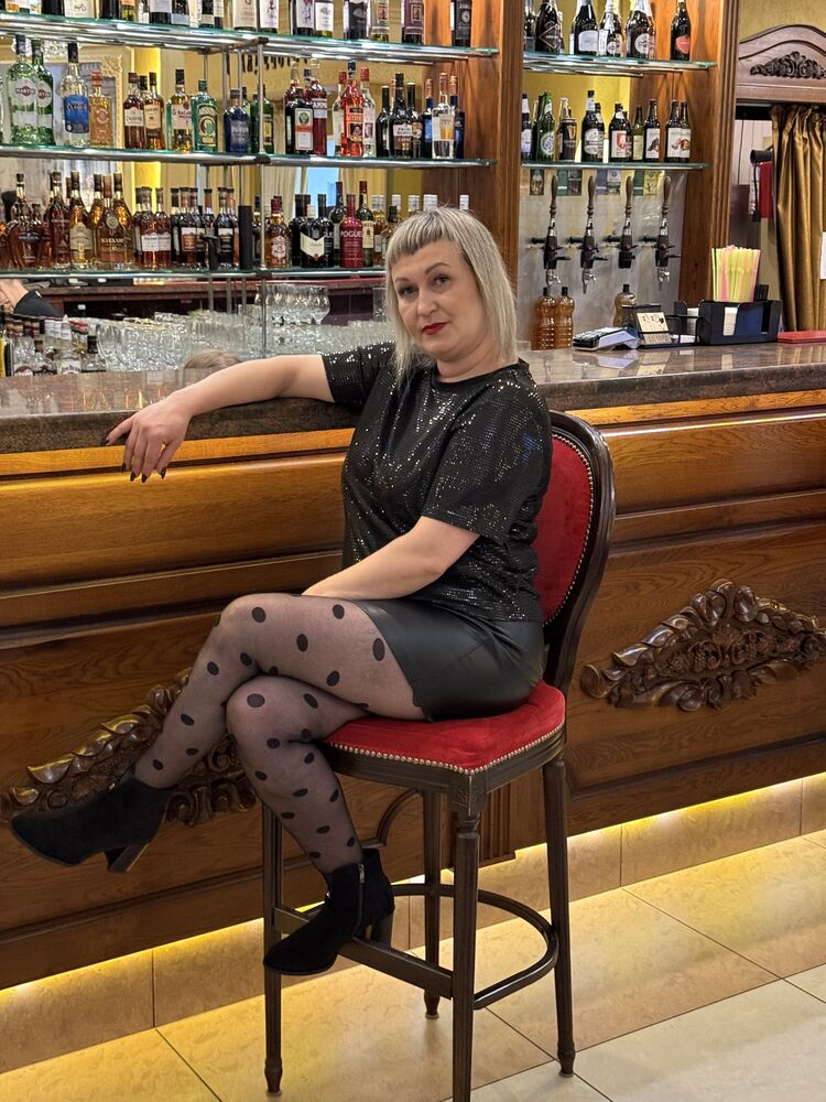  54693981  Lena, 42 ,    