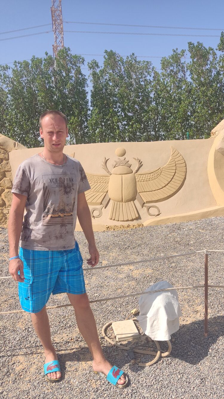  31201781  Mikhail, 39 ,    