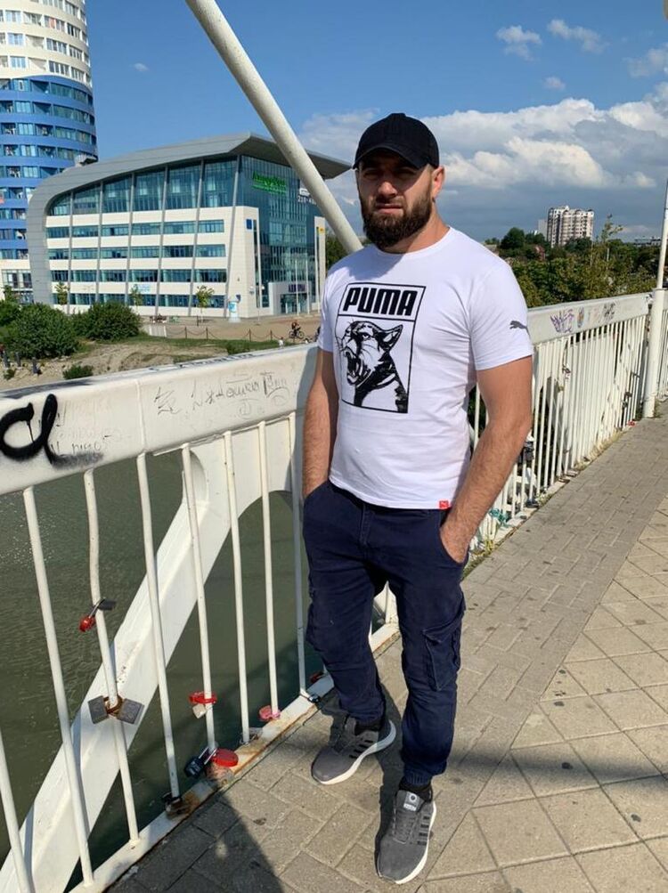  31696611  Hamid, 39 ,    