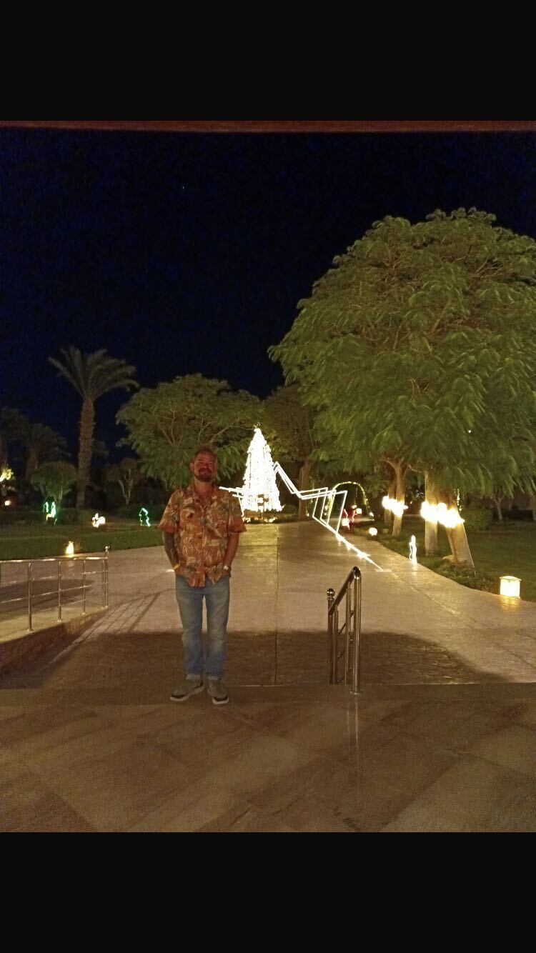  53338521  Sebastian, 39 ,    