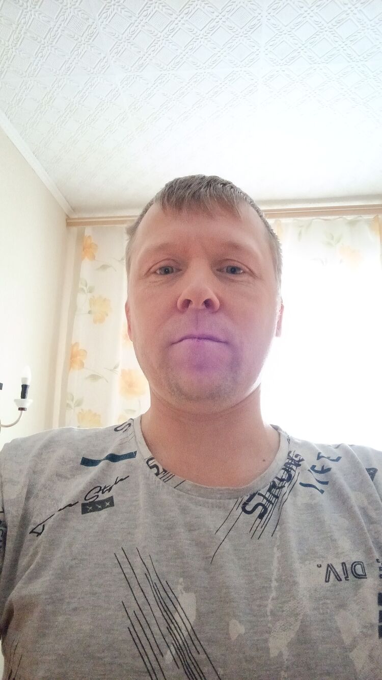  48832421  Ivan, 39 ,    