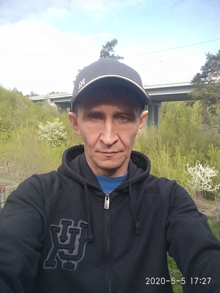  19813211  Igor, 47 ,    