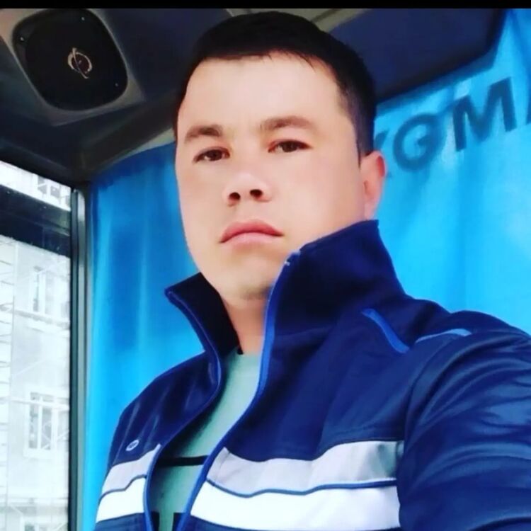  53833011  Komil, 32 ,    