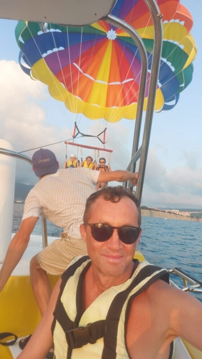  40876941  Alex, 53 ,    -