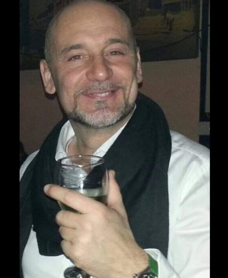  38064331  Saba, 42 ,    