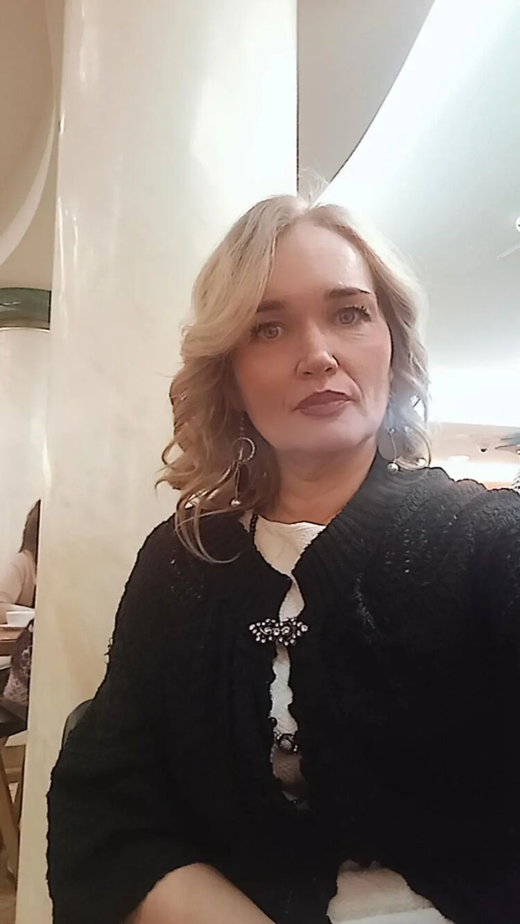  38221881  Anastasia, 49 ,    