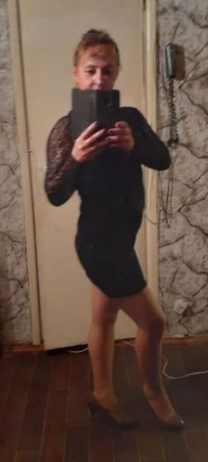  44039281  ELENA, 47 ,    