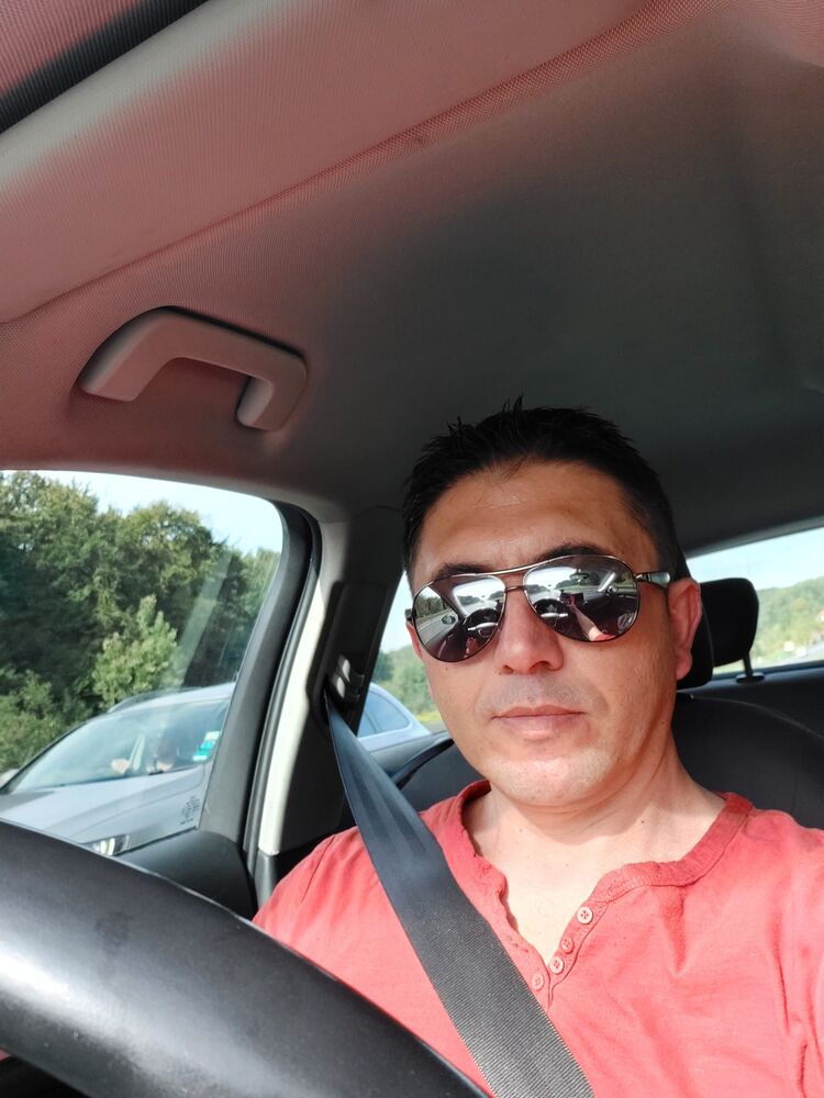  ,   Dejan, 40 ,   ,   , c , 