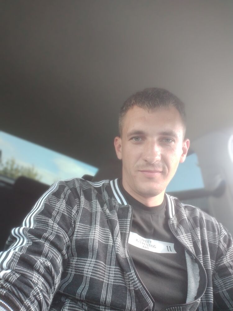  ,   Seryoga, 32 ,   ,   
