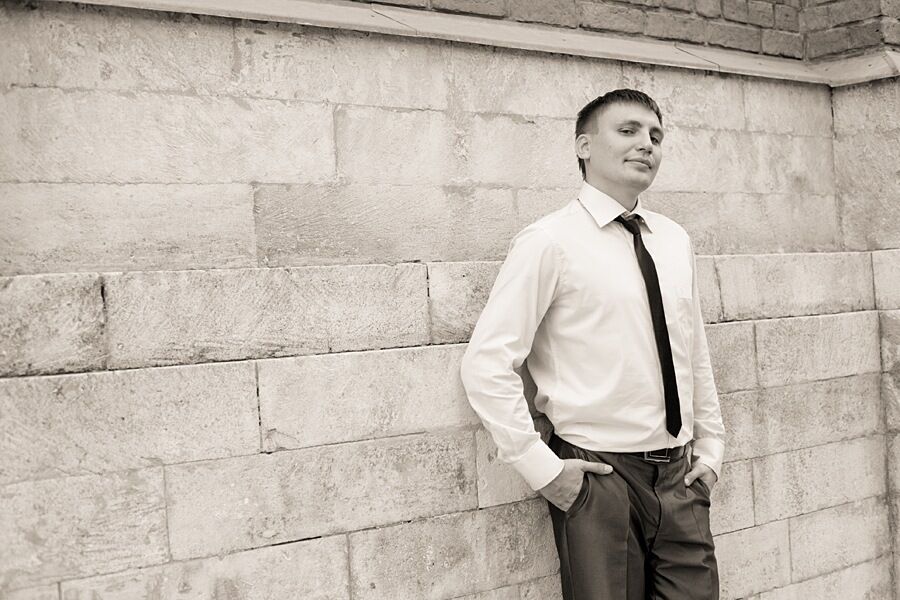  37740691  Konstantin, 41 ,    