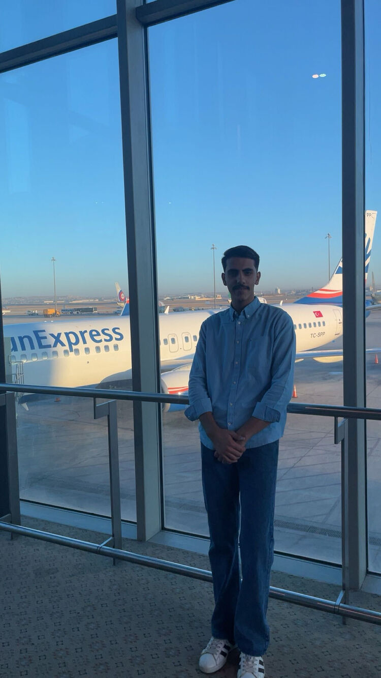  53720571  Wessam, 20 ,    