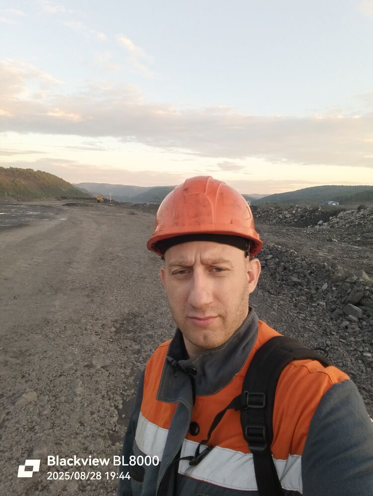  53315491  Ilya, 31 ,    