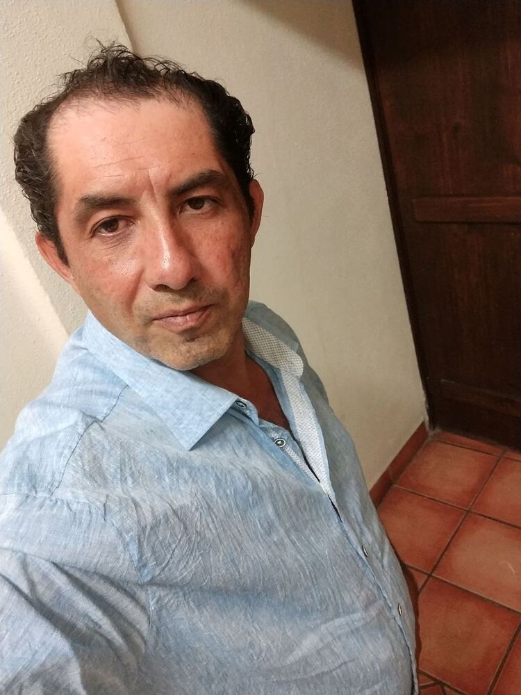  52020841  Bernezo, 51 ,    