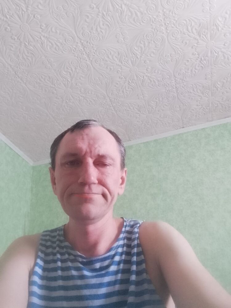  42008651  Viktor, 41 ,    