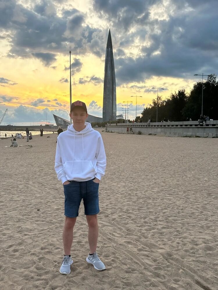  37805321  Stepan, 21 ,    