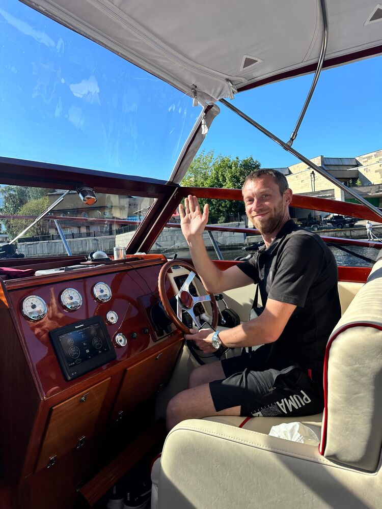  44632731  , 35 ,    -