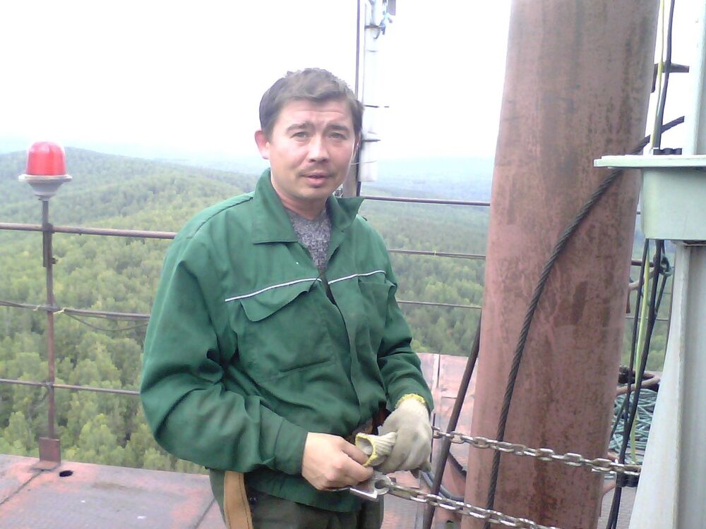  9031721  Denis, 48 ,    