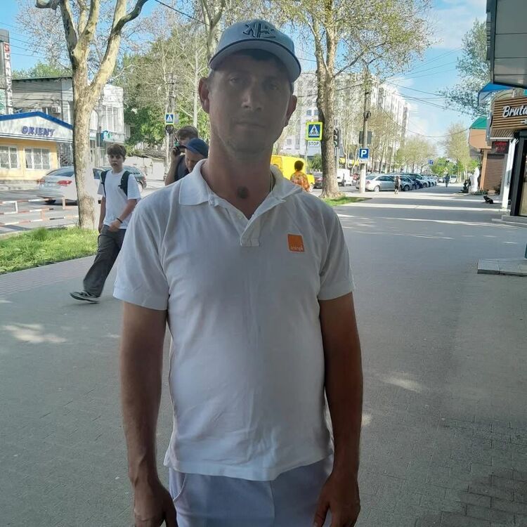  51780161  Serghei, 32 ,    
