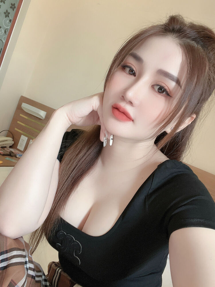  ,   Dora Lucky, 21 ,   ,   